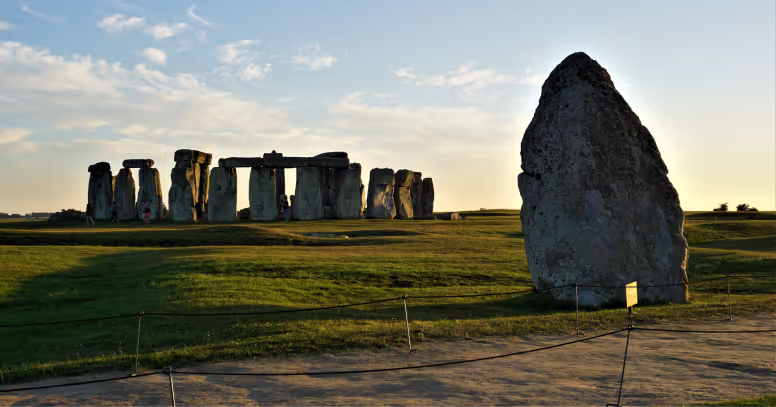 Monoliths vs. Microservices: Differences, Pros & Cons, and Choosing the Right Architecture